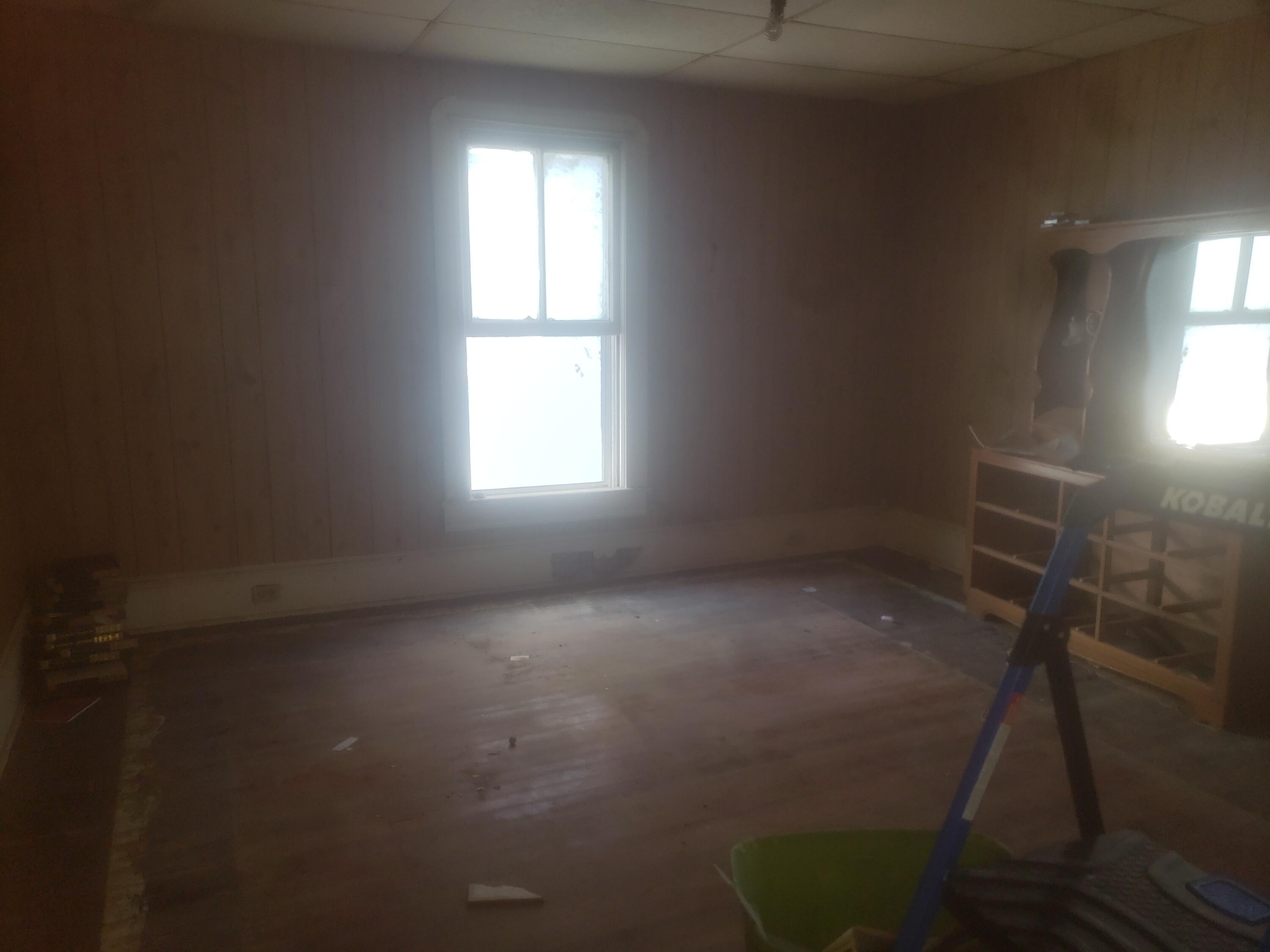 515 Mountain Avenue Southwest Roanoke, VA 24016 - Photo 6 of 13 a view of room and window