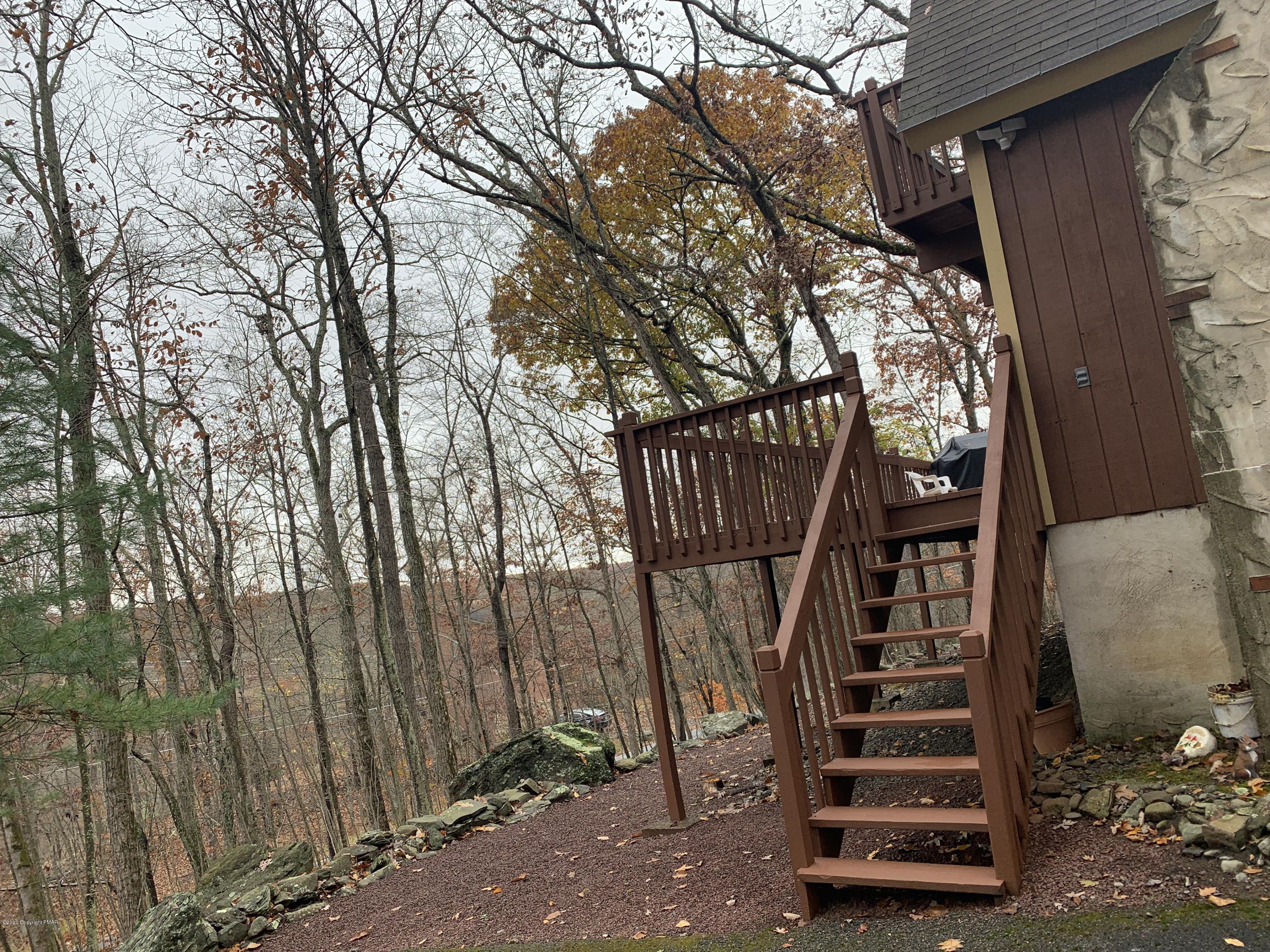 192 Salisbury Road Bushkill, PA 18324 - Photo 8 of 28 a view of entryway with wooden floor