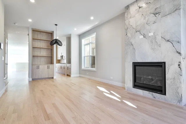 $1,419,000 | 1719 West Foster Avenue, Chicago, IL 60640