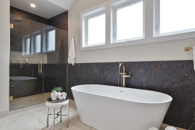 $1,419,000 | 1719 West Foster Avenue, Chicago, IL 60640