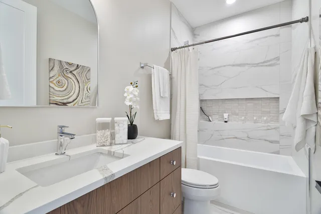 $1,419,000 | 1719 West Foster Avenue, Chicago, IL 60640