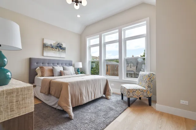 $1,419,000 | 1719 West Foster Avenue, Chicago, IL 60640