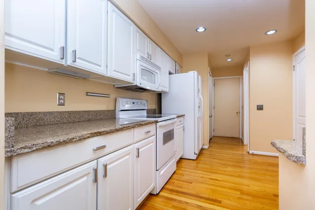 $339,900 | 1093 Fairways Boulevard, Troy, MI 48085