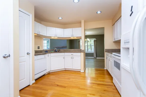 $319,900 | 1093 Fairways Boulevard, Troy, MI 48085