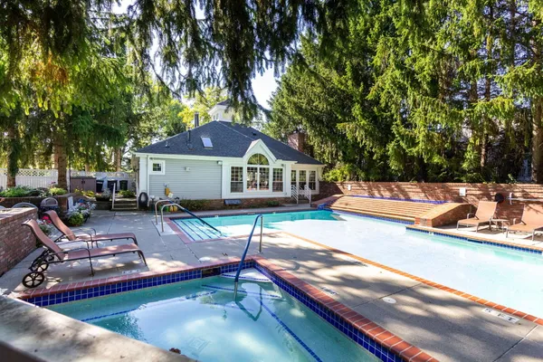 $319,900 | 1093 Fairways Boulevard, Troy, MI 48085