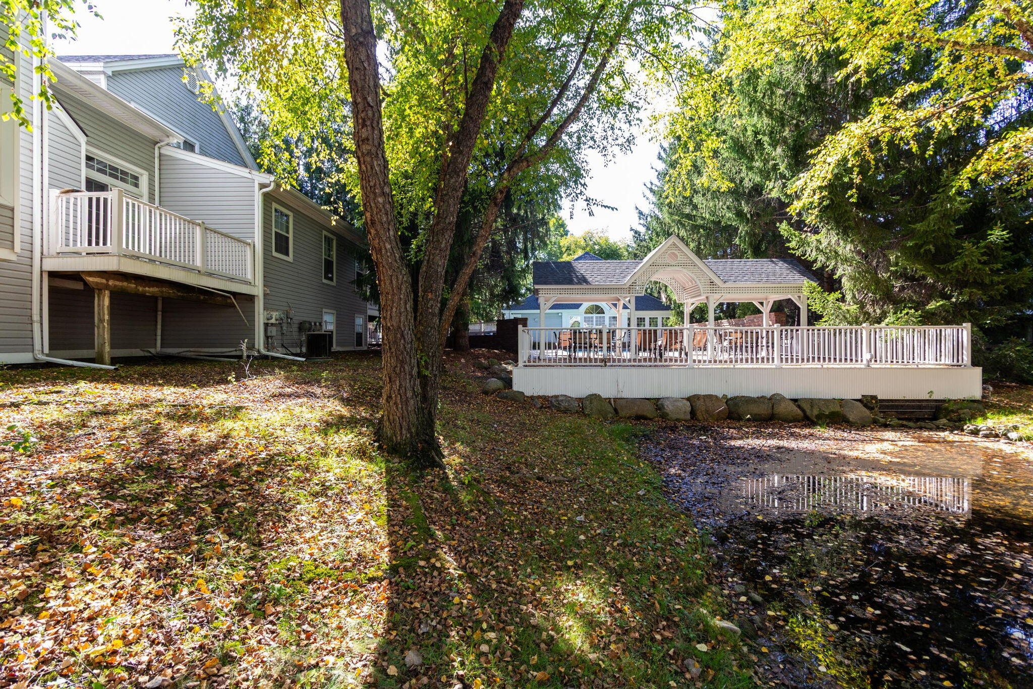 1093 Fairways Boulevard Troy, MI 48085 - Photo 34 of 35 Clubhouse decking