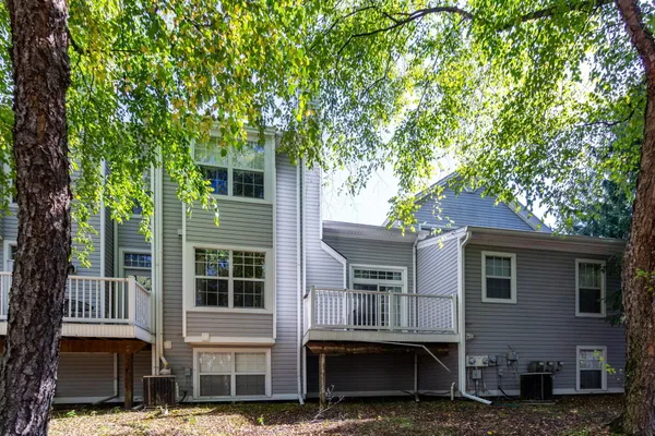 $319,900 | 1093 Fairways Boulevard, Troy, MI 48085