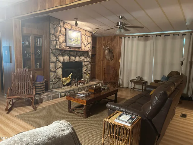 $215,000 | 1873 Highway 600, Jonesville, LA 71343