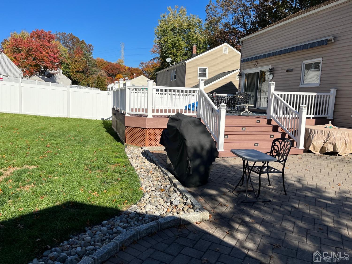 22 Hill Road Edison, NJ 08817 - Photo 4 of 38 a front view of a house with garden