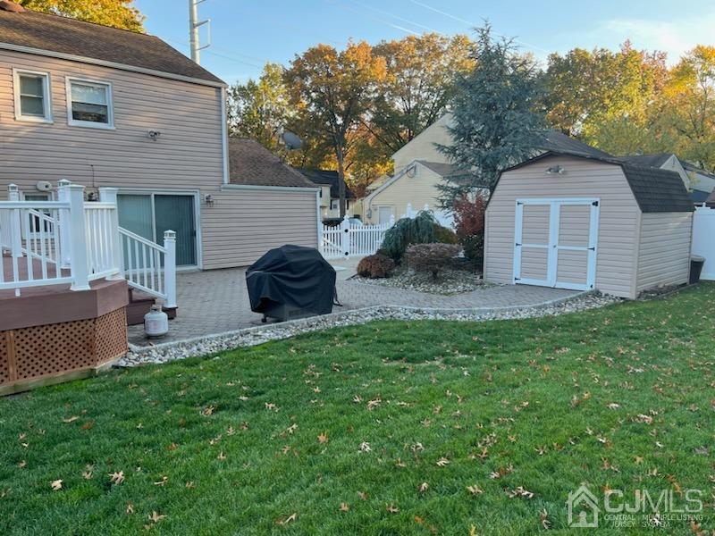 22 Hill Road Edison, NJ 08817 - Photo 6 of 38 a view of a house with a yard