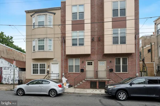 a car parked in front of a building