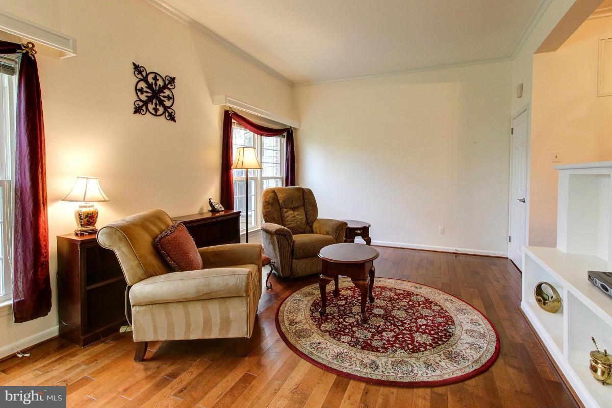 2189 Pond View Court Reston, VA 20191 - Photo 12 of 30 Living Room