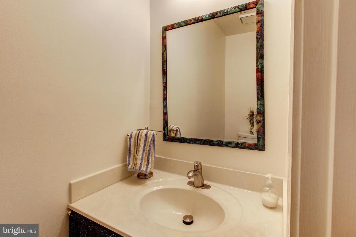 2189 Pond View Court Reston, VA 20191 - Photo 13 of 30 Bath