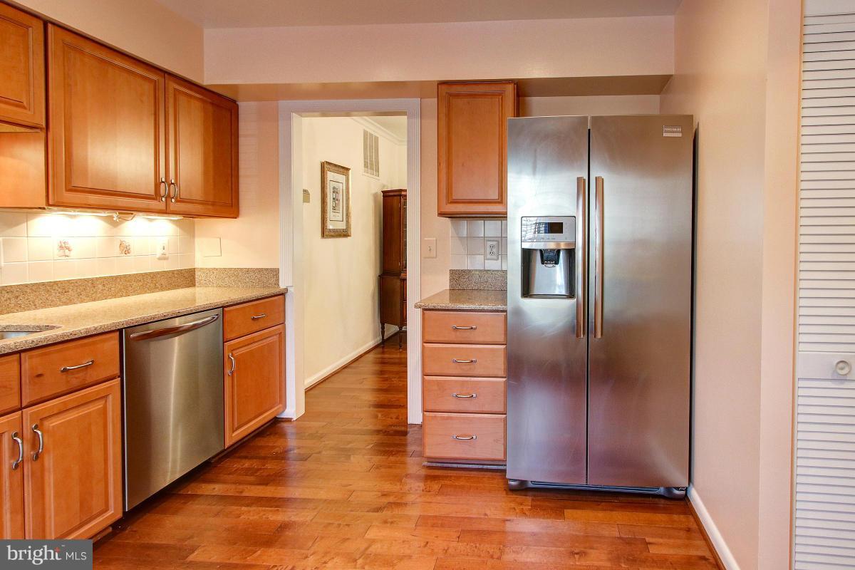 2189 Pond View Court Reston, VA 20191 - Photo 3 of 30 Kitchen