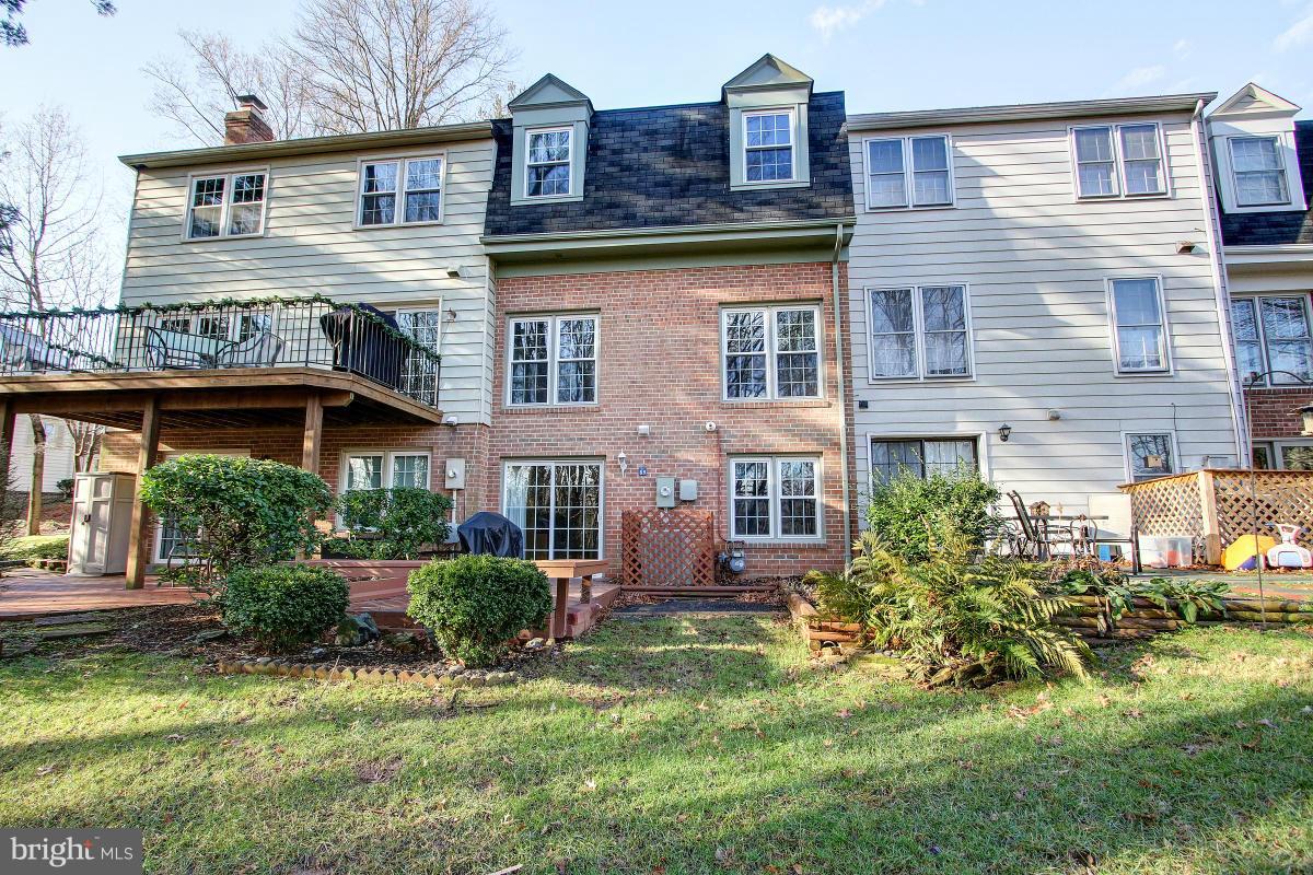 2189 Pond View Court Reston, VA 20191 - Photo 28 of 30 Exterior (Rear)