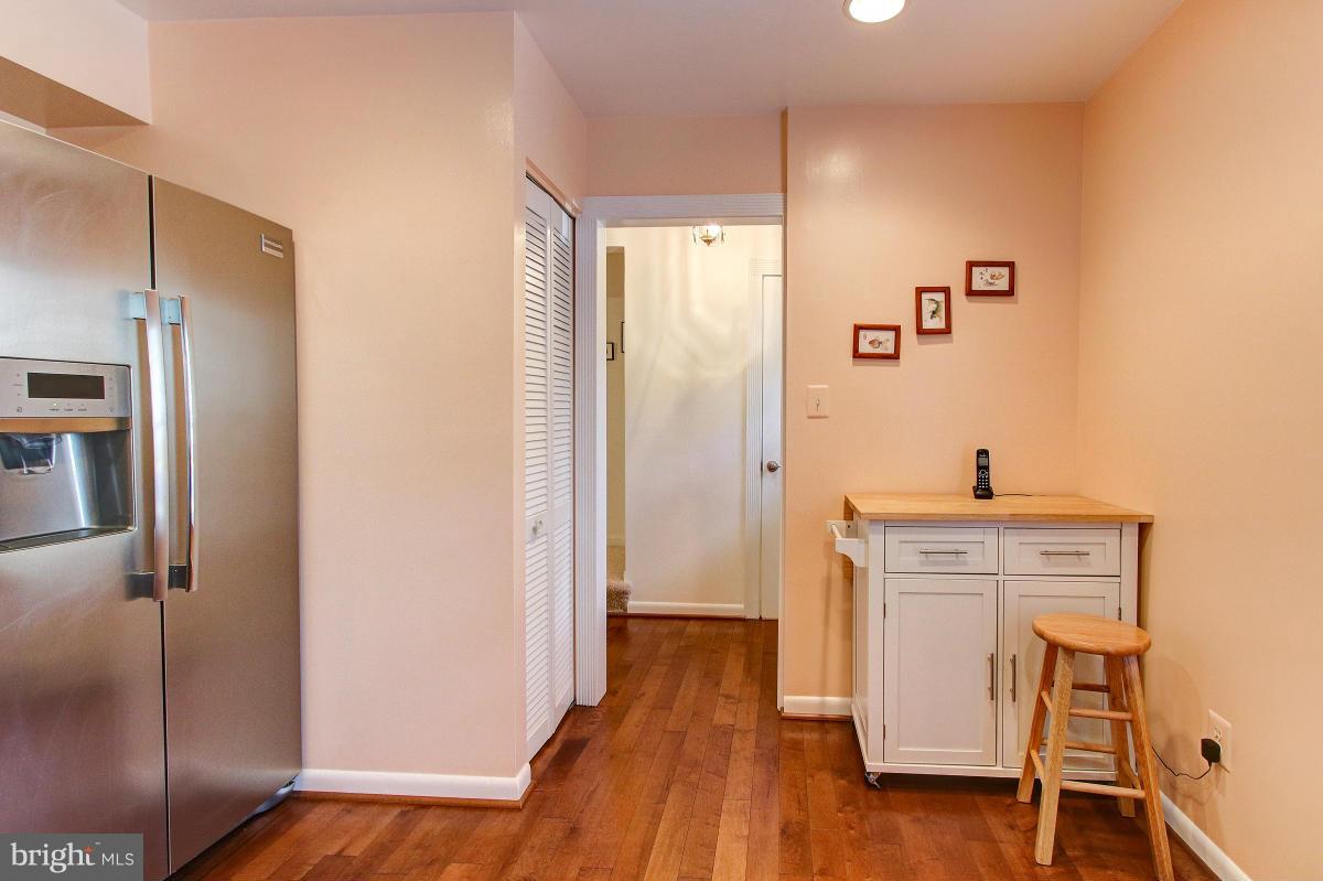 2189 Pond View Court Reston, VA 20191 - Photo 5 of 30 Kitchen