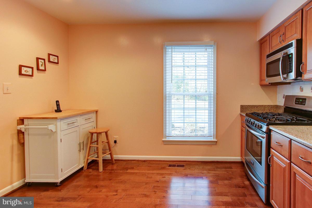 2189 Pond View Court Reston, VA 20191 - Photo 6 of 30 Kitchen