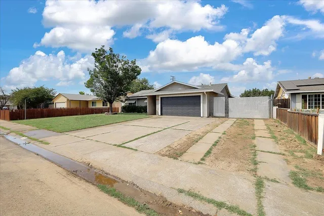 front view of house with a yard