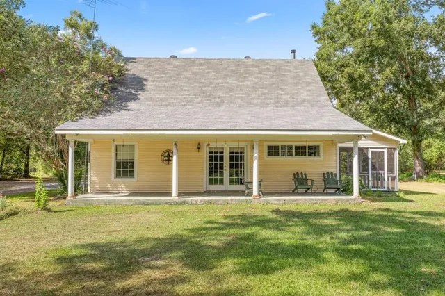 $179,900 | 8270 Frontage Road, Iowa, LA 70647