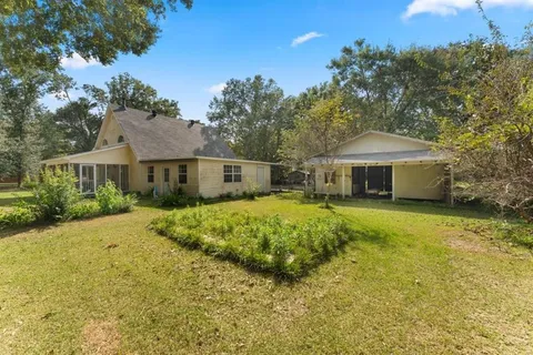 $179,900 | 8270 Frontage Road, Iowa, LA 70647