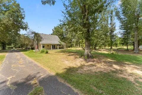 $179,900 | 8270 Frontage Road, Iowa, LA 70647