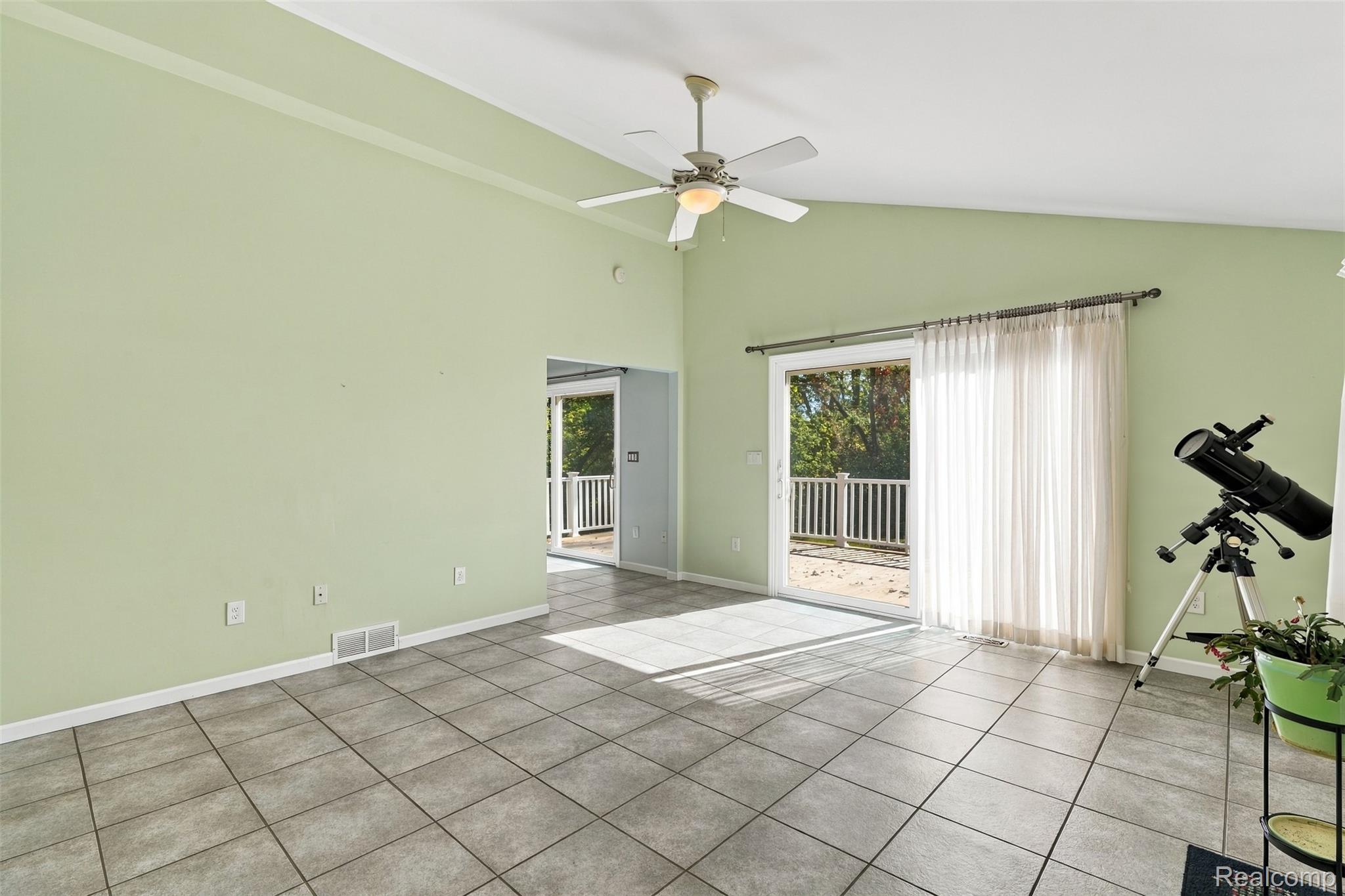 804 East Avon Road Rochester, MI 48307 - Photo 18 of 59 804 e avon rd-17.jpg