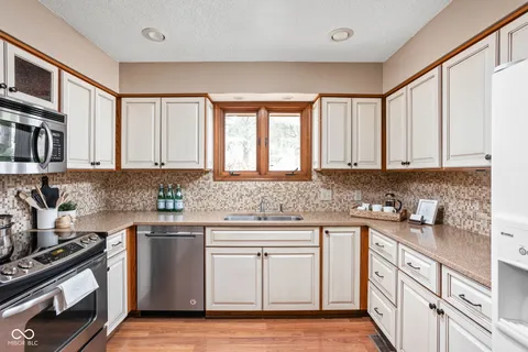 $524,900 | 947 Tamarack Cir N Drive, Indianapolis, IN 46260