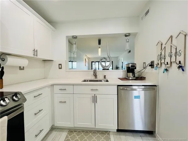 $3,000 | 9400 South Ocean Drive, Unit 707, Jensen Beach, FL 34957