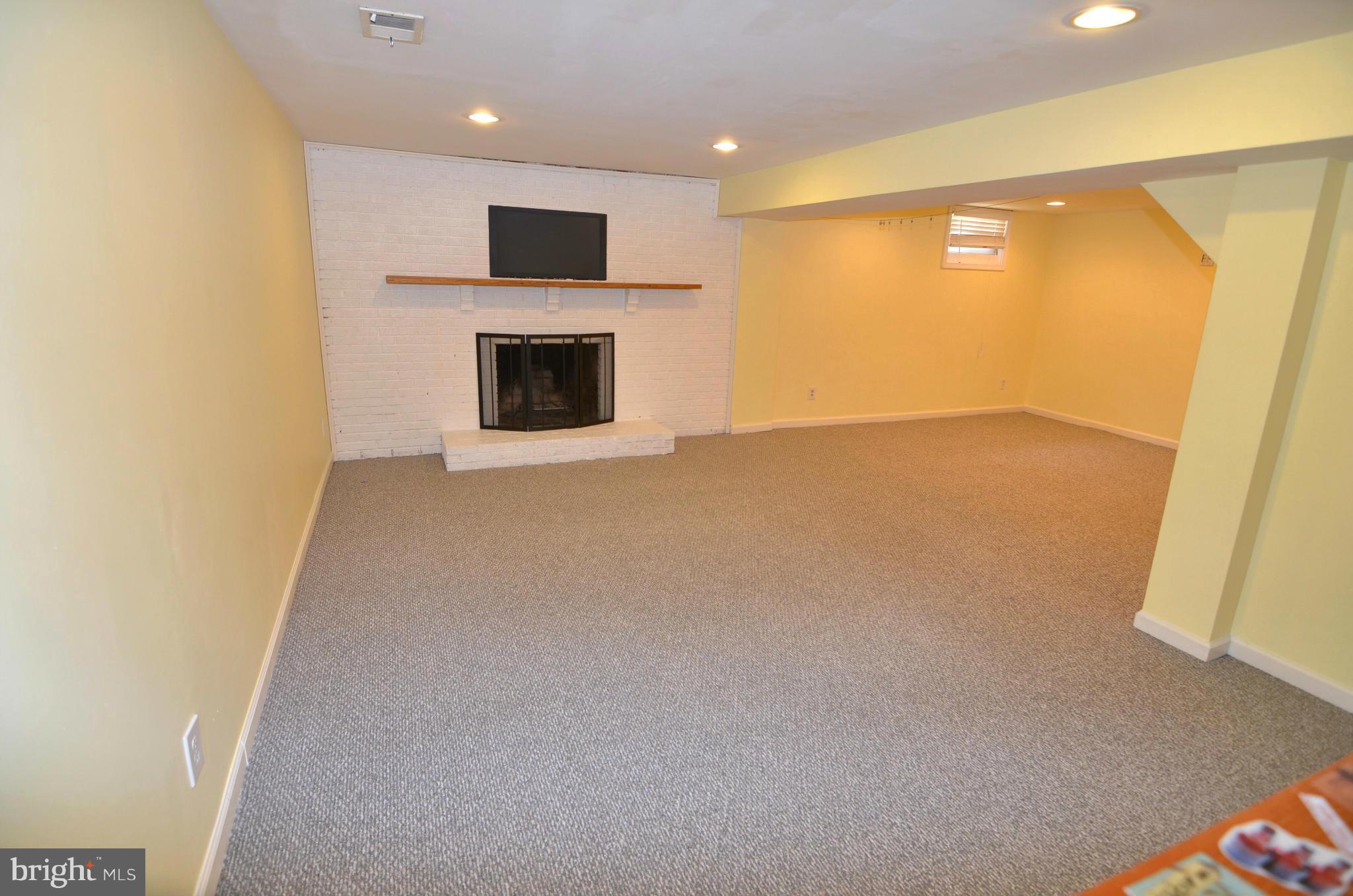 3750 Patuxent Manor Road Davidsonville, MD 21035 - Photo 21 of 30 Family Room