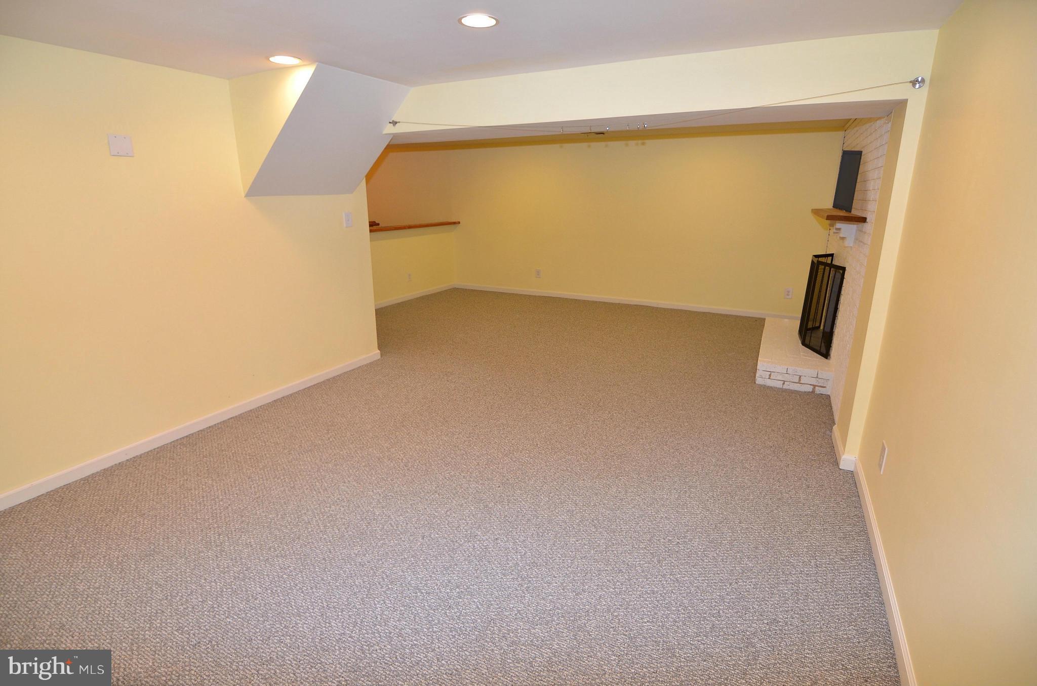3750 Patuxent Manor Road Davidsonville, MD 21035 - Photo 22 of 30 Family Room