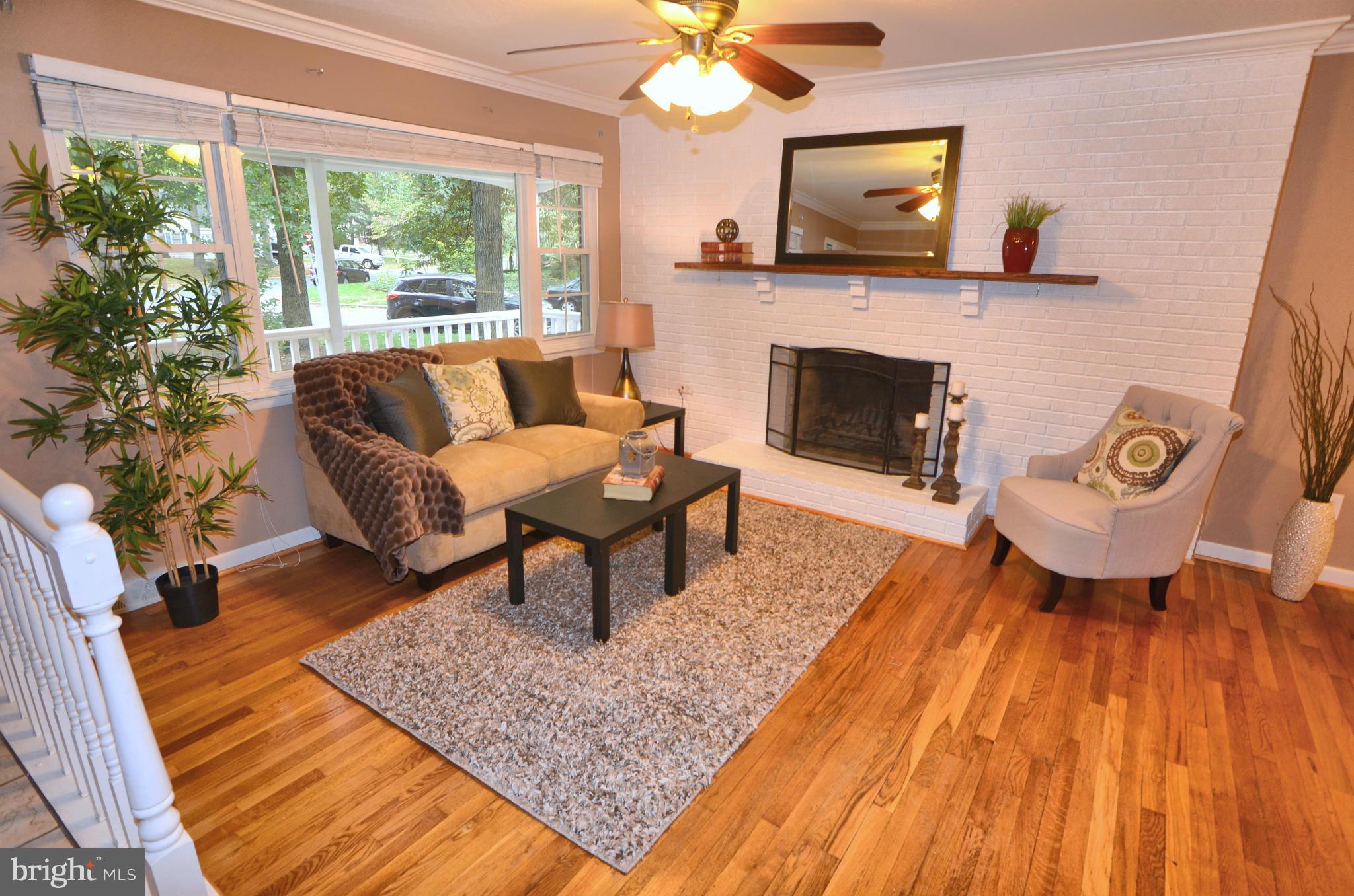 3750 Patuxent Manor Road Davidsonville, MD 21035 - Photo 6 of 30 Living Room