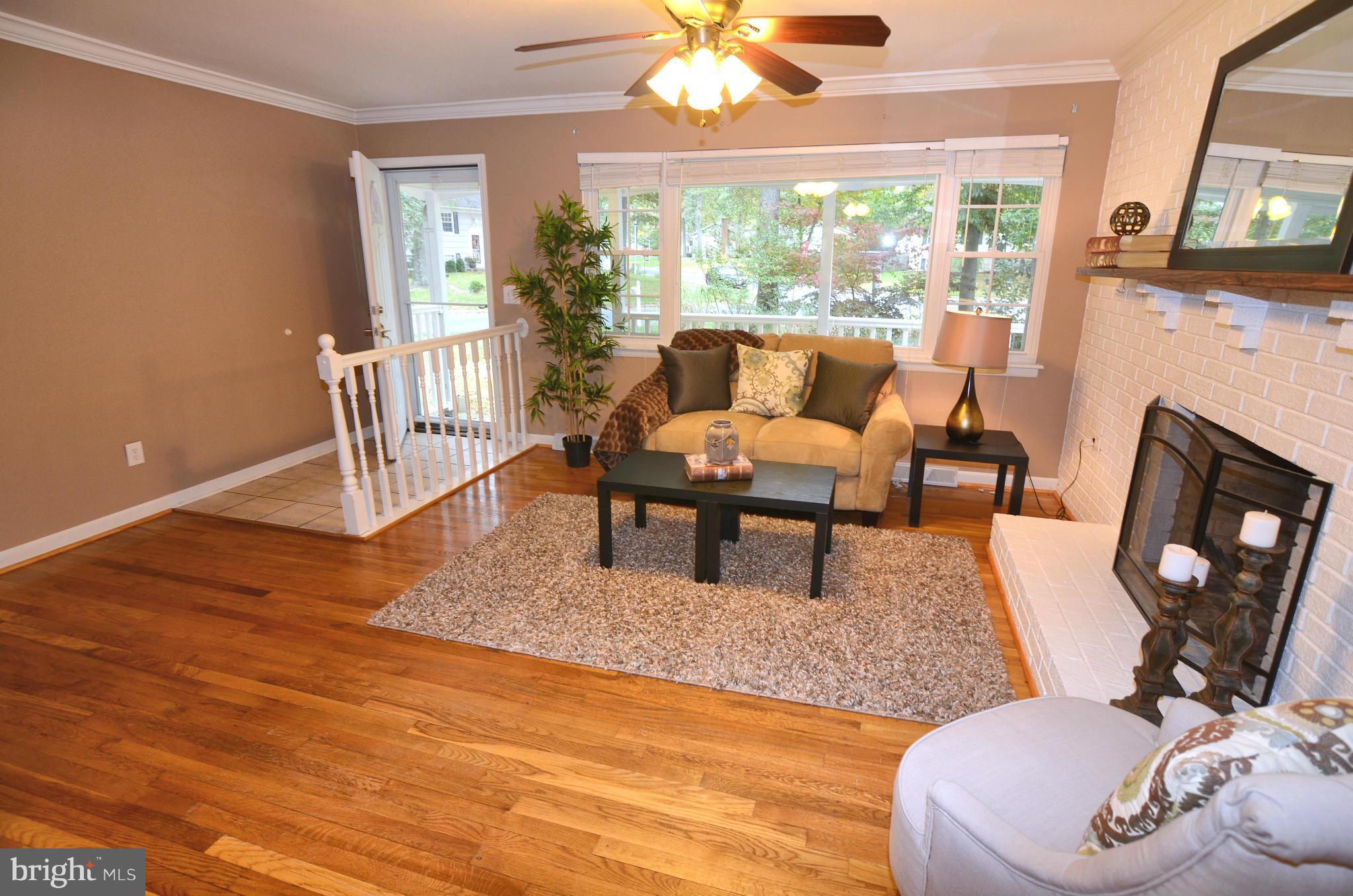 3750 Patuxent Manor Road Davidsonville, MD 21035 - Photo 7 of 30 Living Room