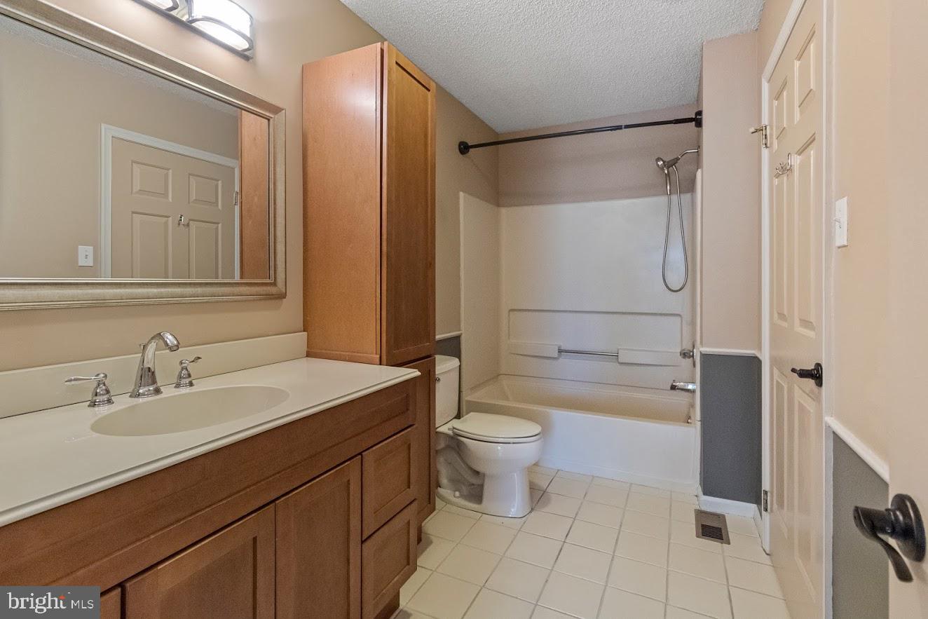 4 Cinnamon Road Thorofare, NJ 08086 - Photo 25 of 39 2nd Full Bathroom