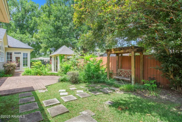 $399,999 | 206 Leicester Lane, Lafayette, LA 70508