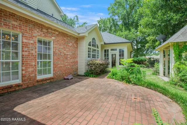 $399,999 | 206 Leicester Lane, Lafayette, LA 70508