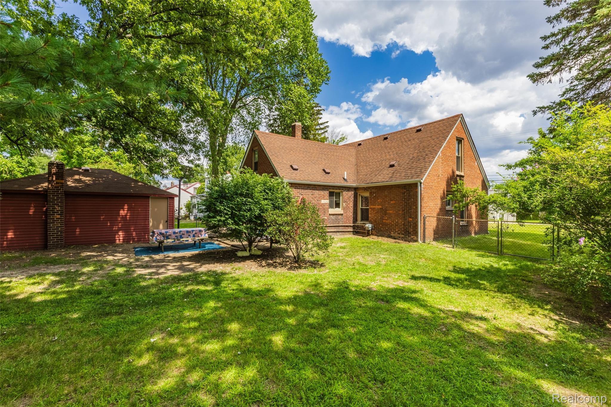 11051 Stark Road Livonia, MI 48150 - Photo 32 of 40 11051 Stark Rd-32.jpg