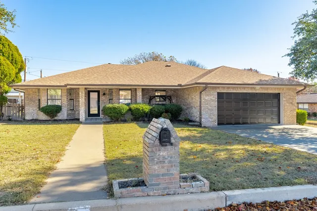 $450,000 | 216 Edgewood Drive, Fredericksburg, TX 78624