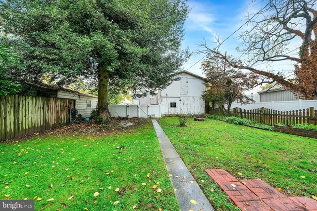 a view of a house with backyard and a tree