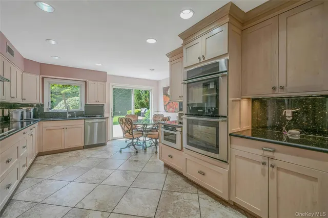 $1,499,000 | 30 Briarfield Lane, Huntington, NY 11743