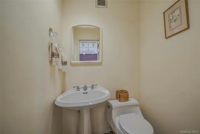 $1,499,000 | 30 Briarfield Lane, Huntington, NY 11743