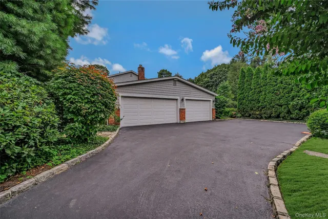 $1,499,000 | 30 Briarfield Lane, Huntington, NY 11743