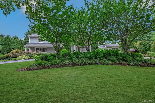 $1,499,000 | 30 Briarfield Lane, Huntington, NY 11743