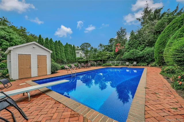 $1,499,000 | 30 Briarfield Lane, Huntington, NY 11743