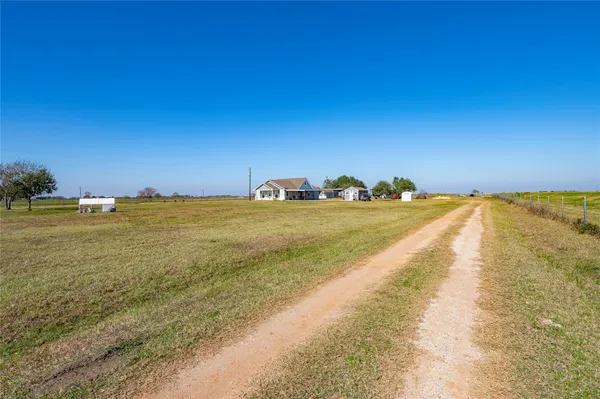 $694,900 | 11301 South FM 441 Road, El Campo, TX 77437