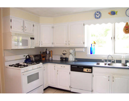 10 Eastview Road Hopkinton, MA 01748 - Photo 3 of 7 Gallery Image 3