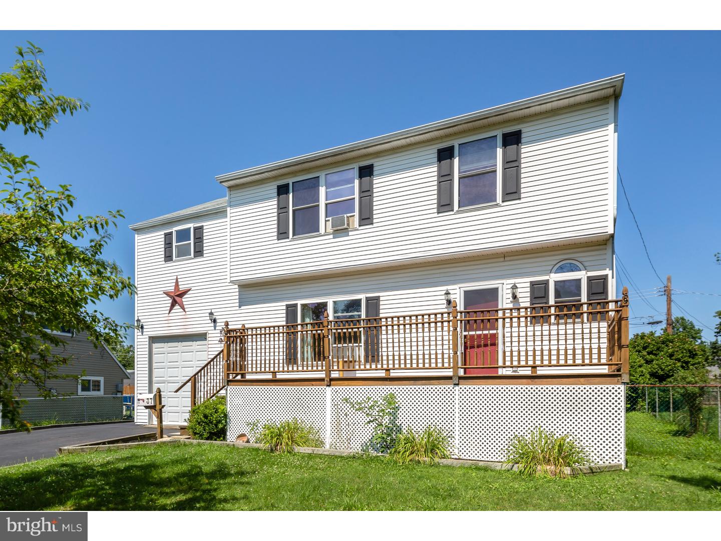 37 Islet Road Levittown, PA 19057 - Photo 1 of 24 Exterior Front