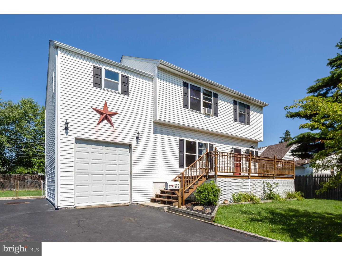 37 Islet Road Levittown, PA 19057 - Photo 2 of 24 Exterior Front