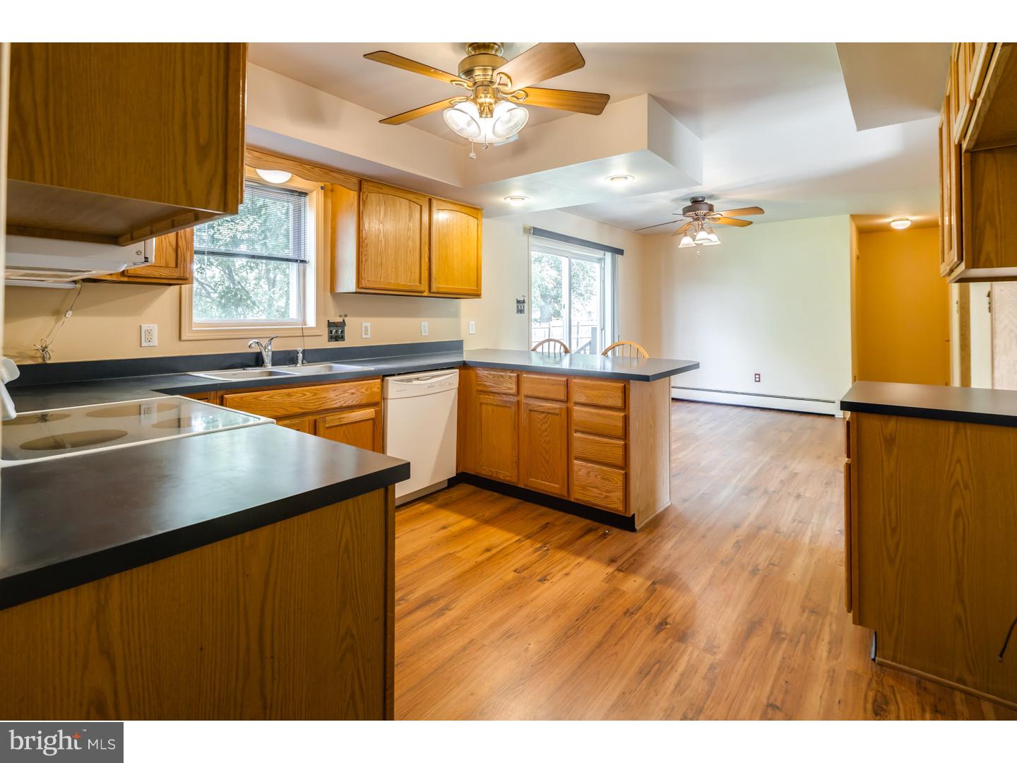 37 Islet Road Levittown, PA 19057 - Photo 12 of 24 Kitchen