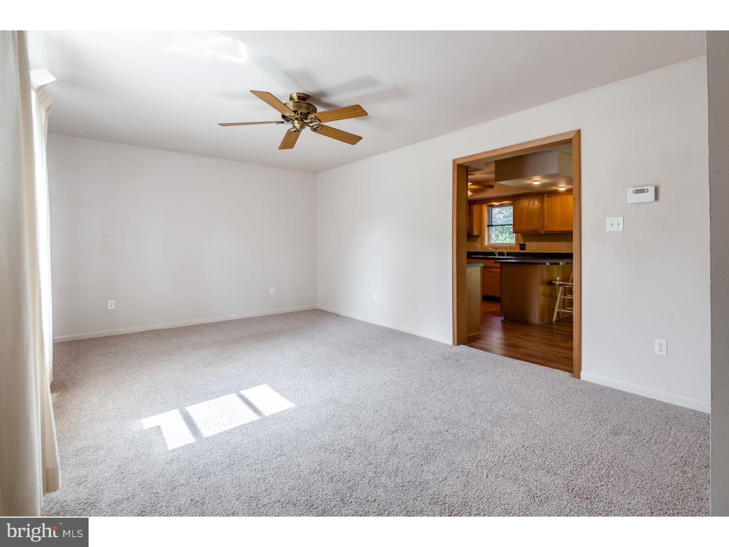 37 Islet Road Levittown, PA 19057 - Photo 3 of 24 Living Room