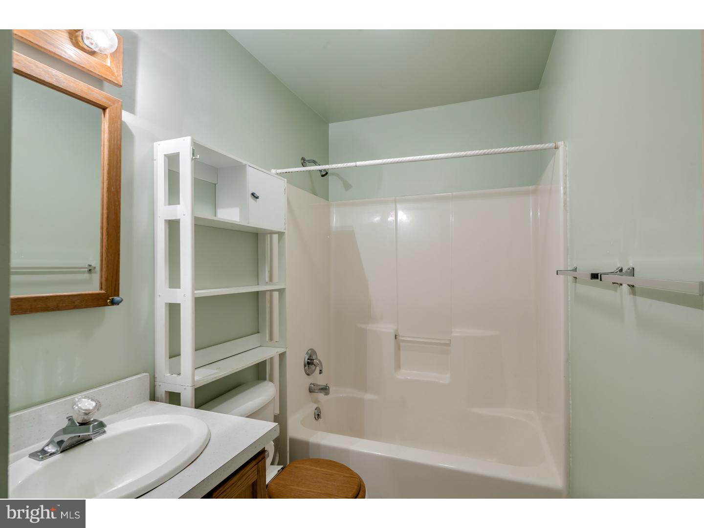37 Islet Road Levittown, PA 19057 - Photo 22 of 24 Bathroom